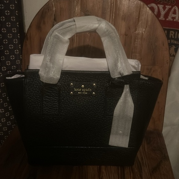 Brand new with tags, beautiful Kate Spade bag. ♠️ - Picture 3 of 4
